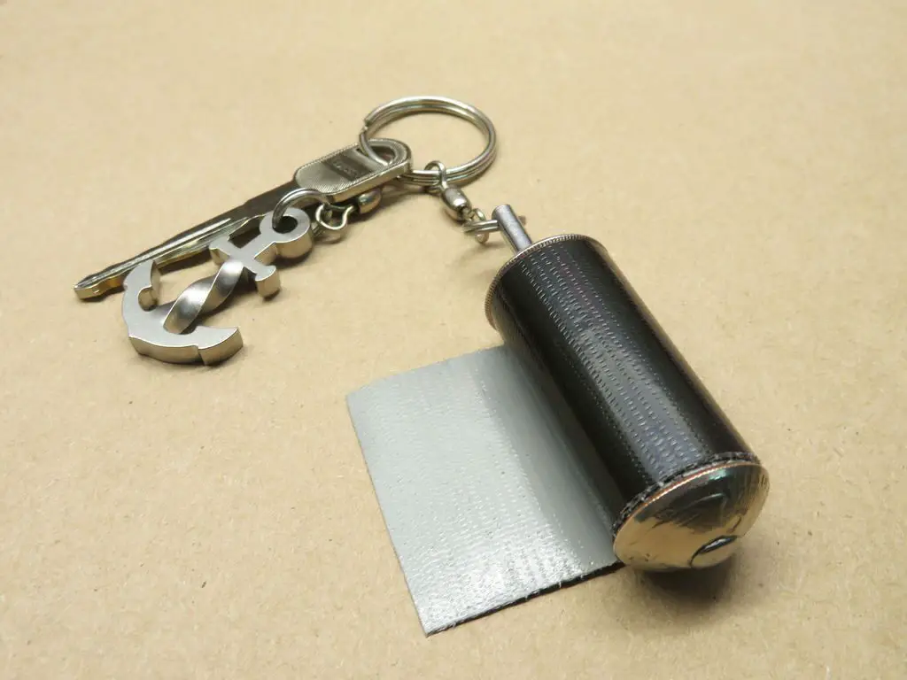 How to Make an Emergency Duct Tape Keychain Roll